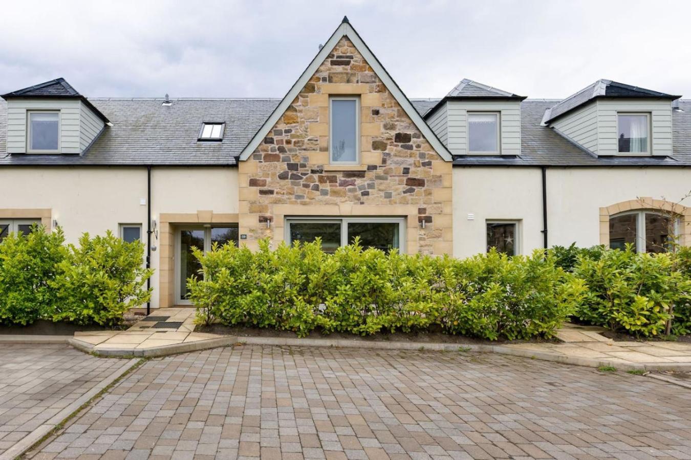 Holiday home Brunstane House - 15 Mins To Centre Edinburgh