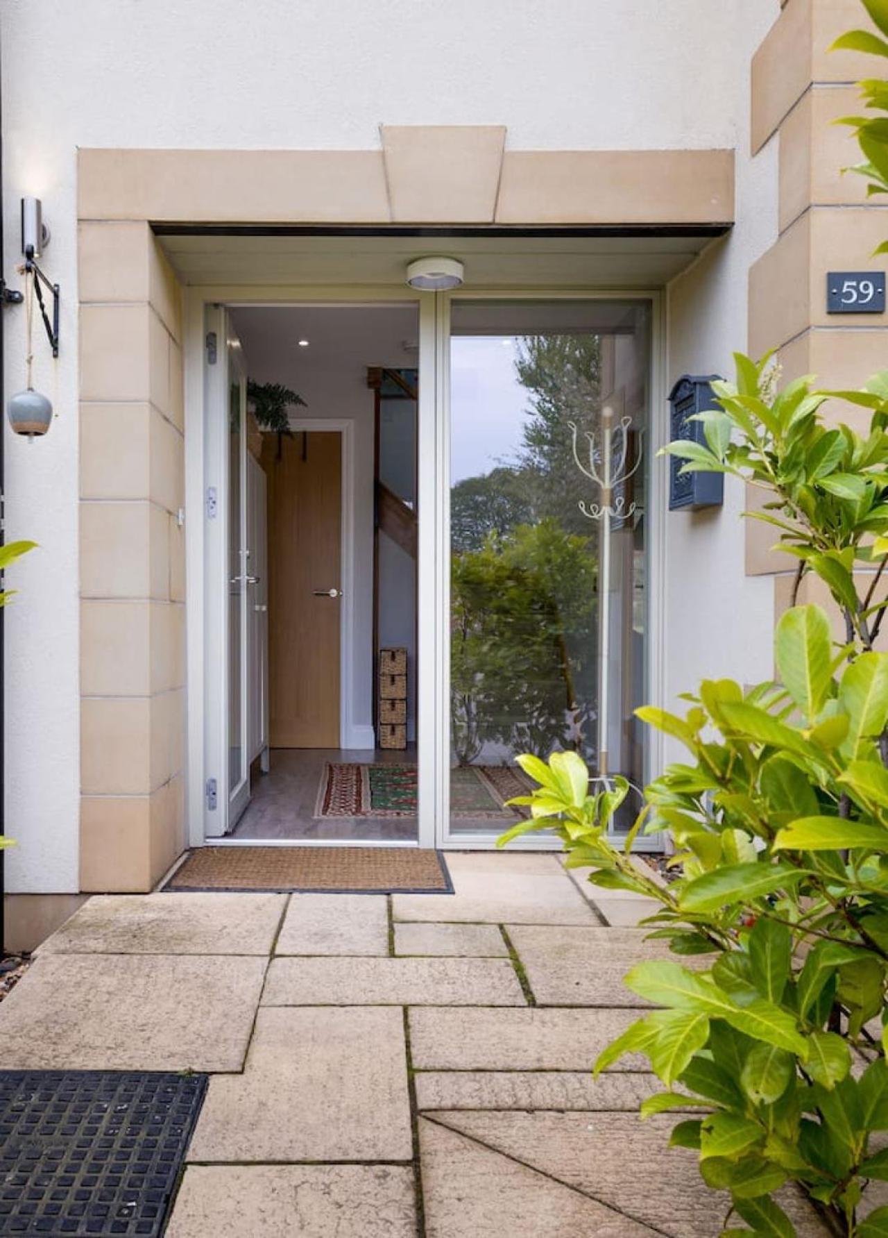 Holiday home Brunstane House - 15 Mins To Centre Edinburgh