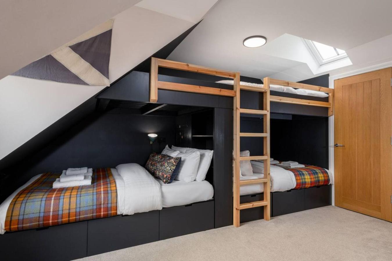 Holiday home Brunstane House - 15 Mins To Centre
