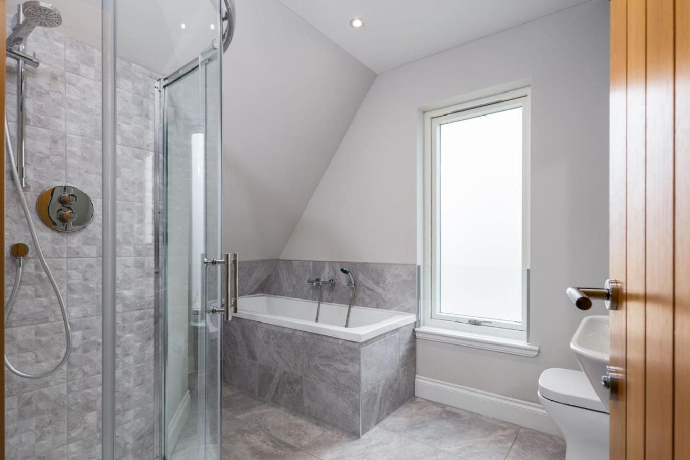 Holiday home Brunstane House - 15 Mins To Centre Edinburgh